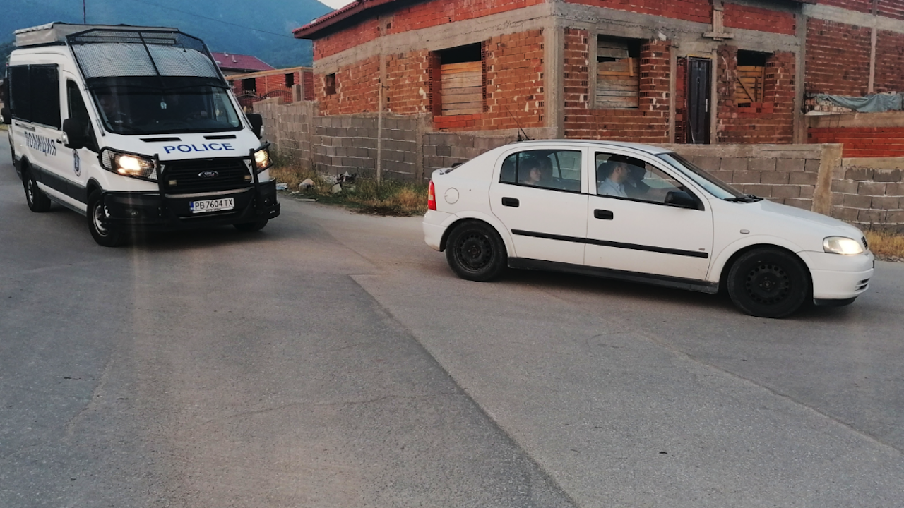 Спецакция срещу наркотрафика в Дупница, четирима са задържани