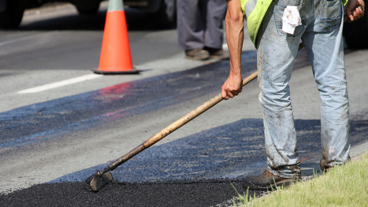 Обявени са обществени поръчки за проекти за основен ремонт на 84 км пътища в Кърджалийско