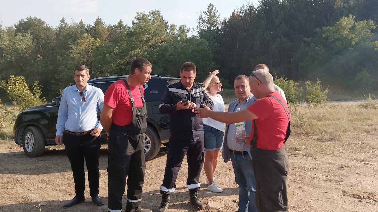 Министър Иванов: Над 100 служители на горските стопанства и пожарникари се борят за ограничаване на горския пожар край Калугерово