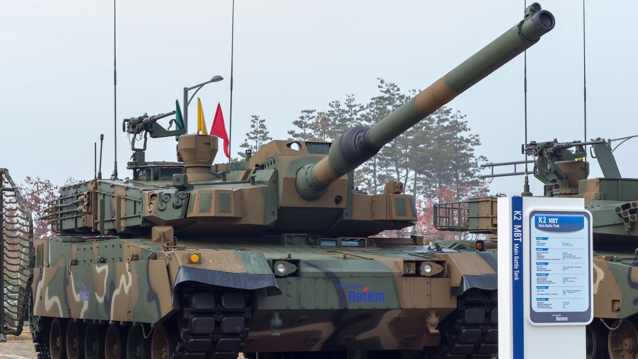 Полша продължава да се въоръжава като за война: купува изтребители и танкове от Южна Корея
