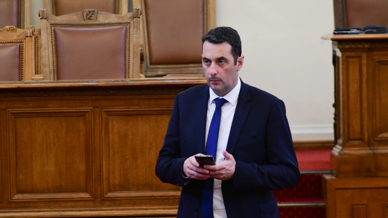 Депутатът от Продължаваме промяната Георги Гвоздейков напуска Народното събрание Това