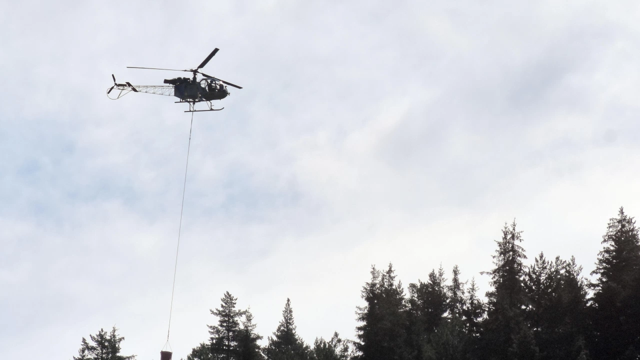 Два вертолета с екипажи от 24 а авиобаза Крумово от състава