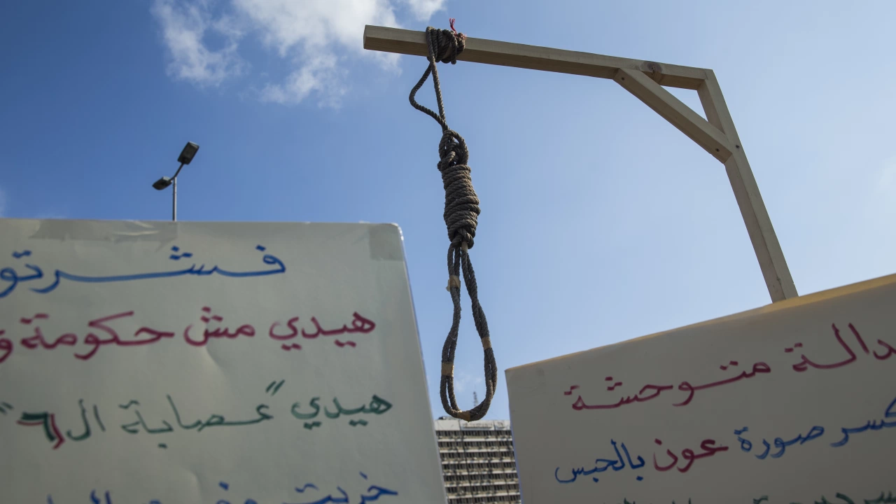 Иран извърши вчера публична екзекуция за пръв път от повече