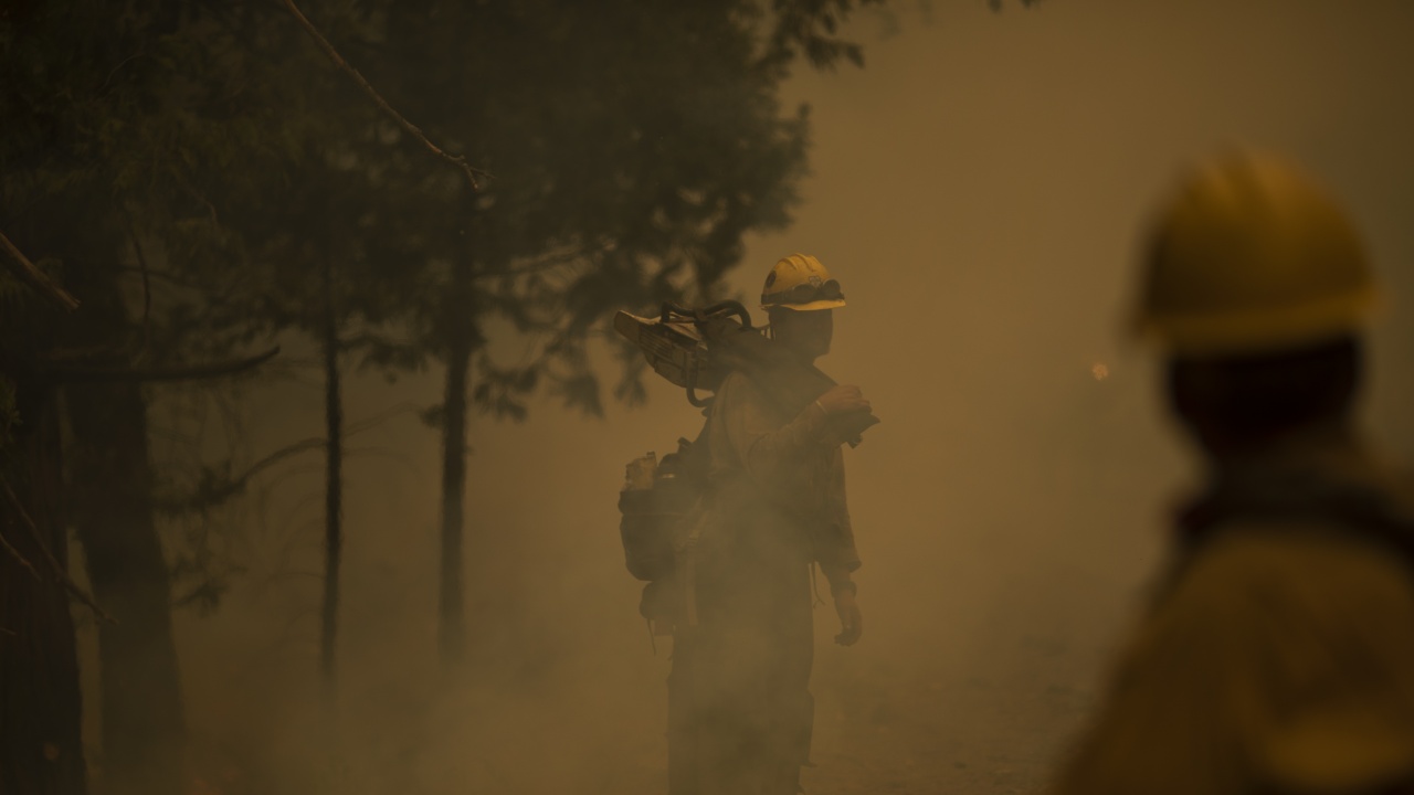 Хиляди евакуирани заради горските пожари в Калифорния