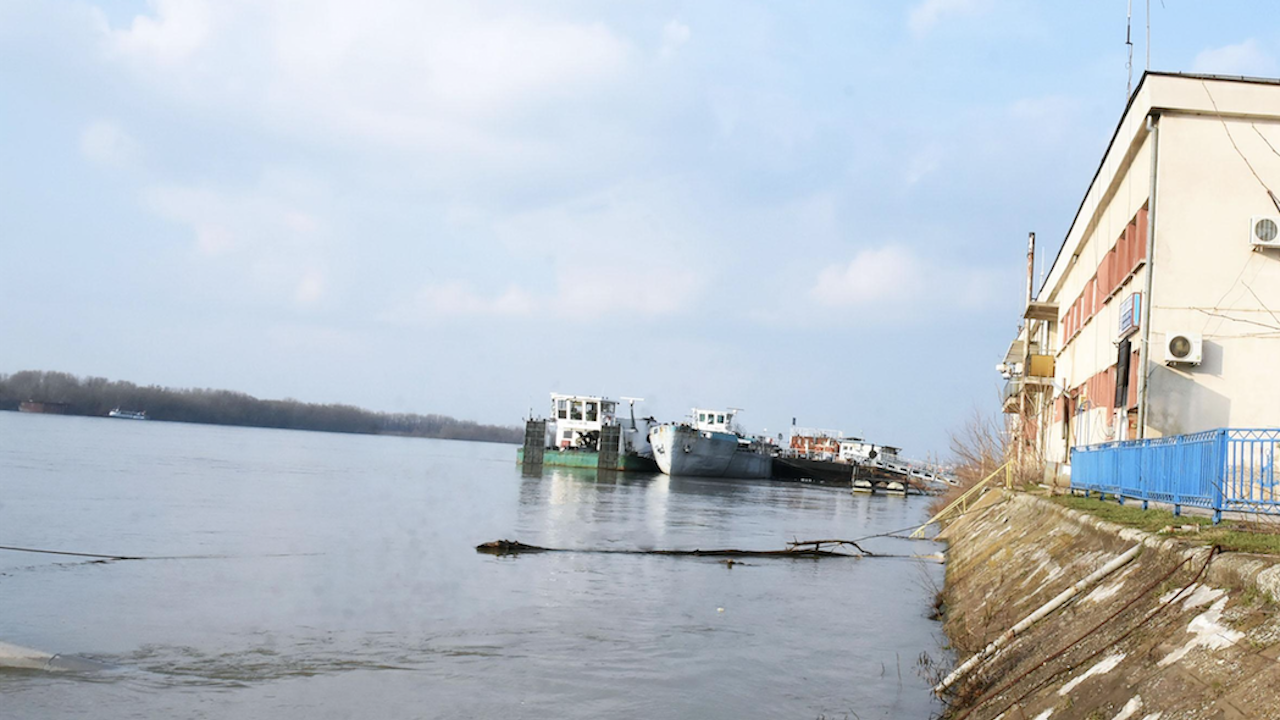 Спряха работата на ферибота Оряхово – Бекет заради ниско ниво на река Дунав