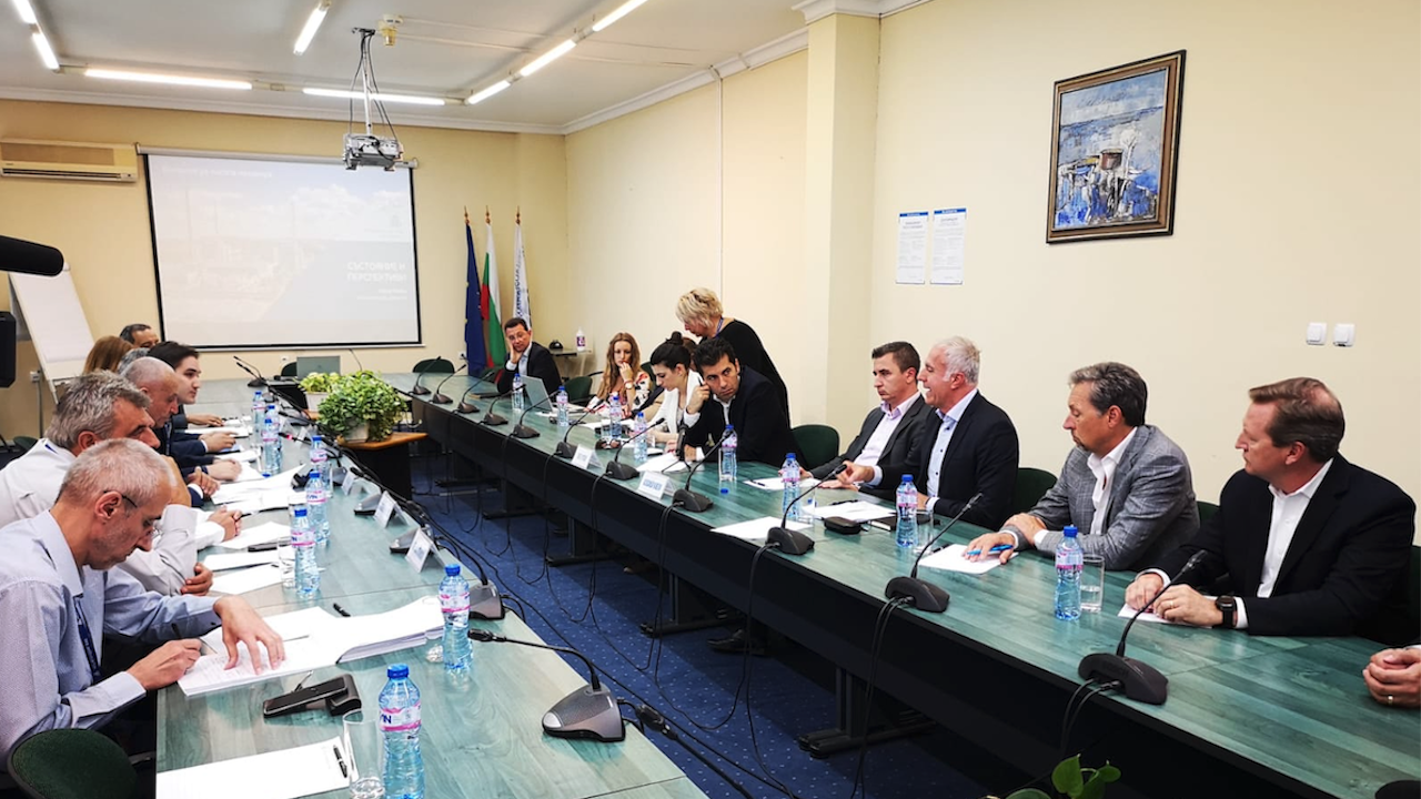 Министър-председателят проведе среща с ръководството на АЕЦ Козлодуй“ и с