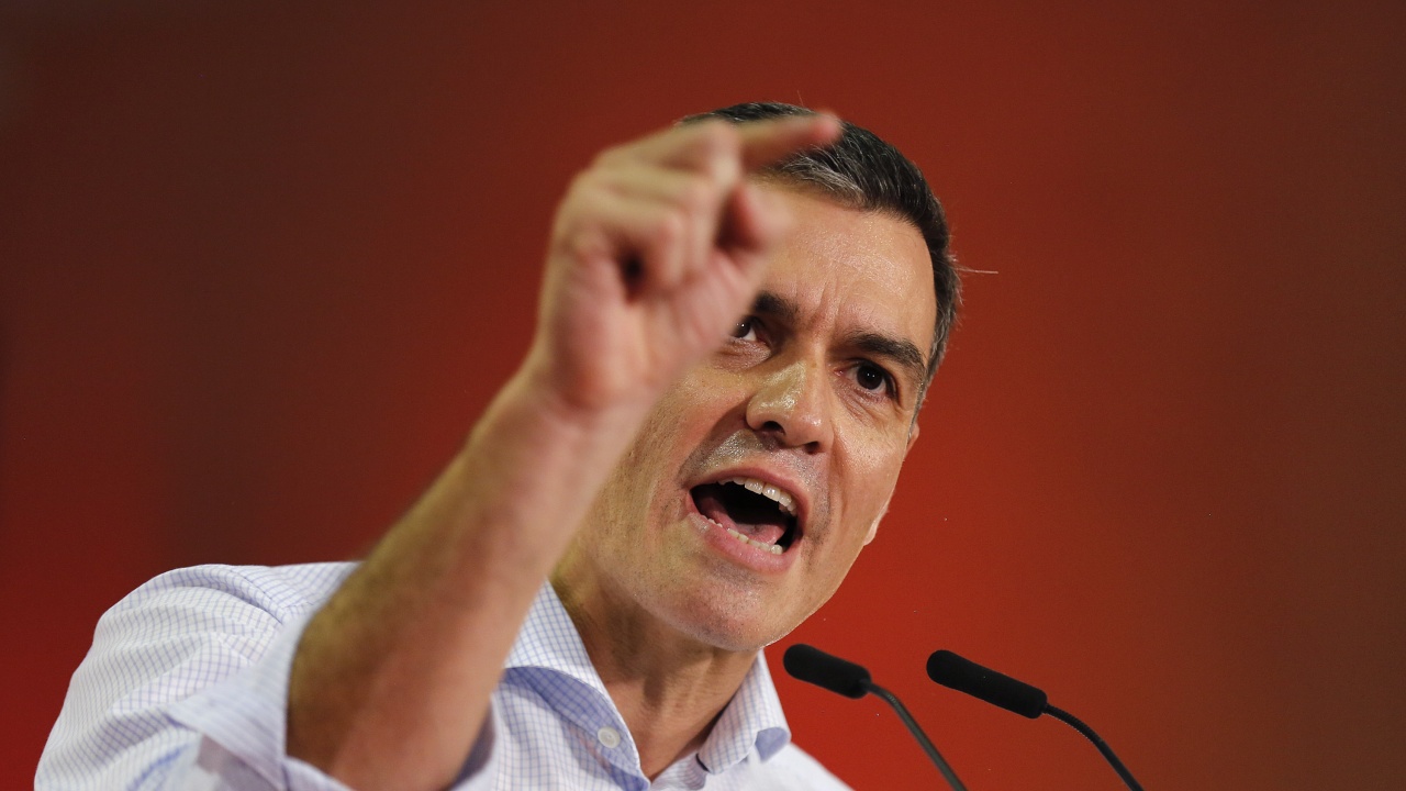 Испанският премиер Педро Санчес призова вратовръзките да се избягват, доколкото