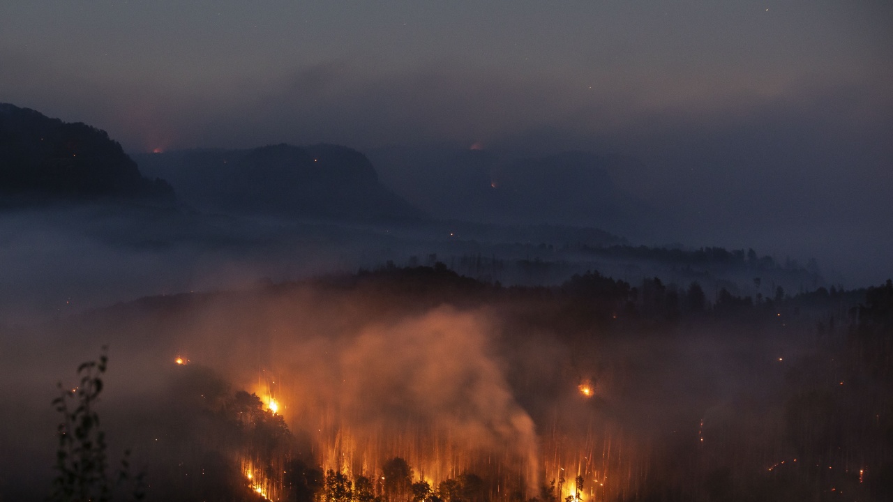 Горски пожар с невиждани мащаби, бушуващ в националния парк Бохемска