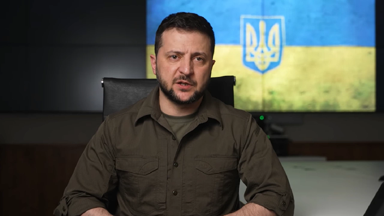 Президентът на Украйна Володимир ЗеленскиВолодимир Зеленски  е украински артист сценарист