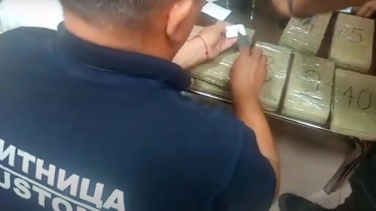 Прокуратурата във Варна разследва контрабанда за над 10 кг кокаин