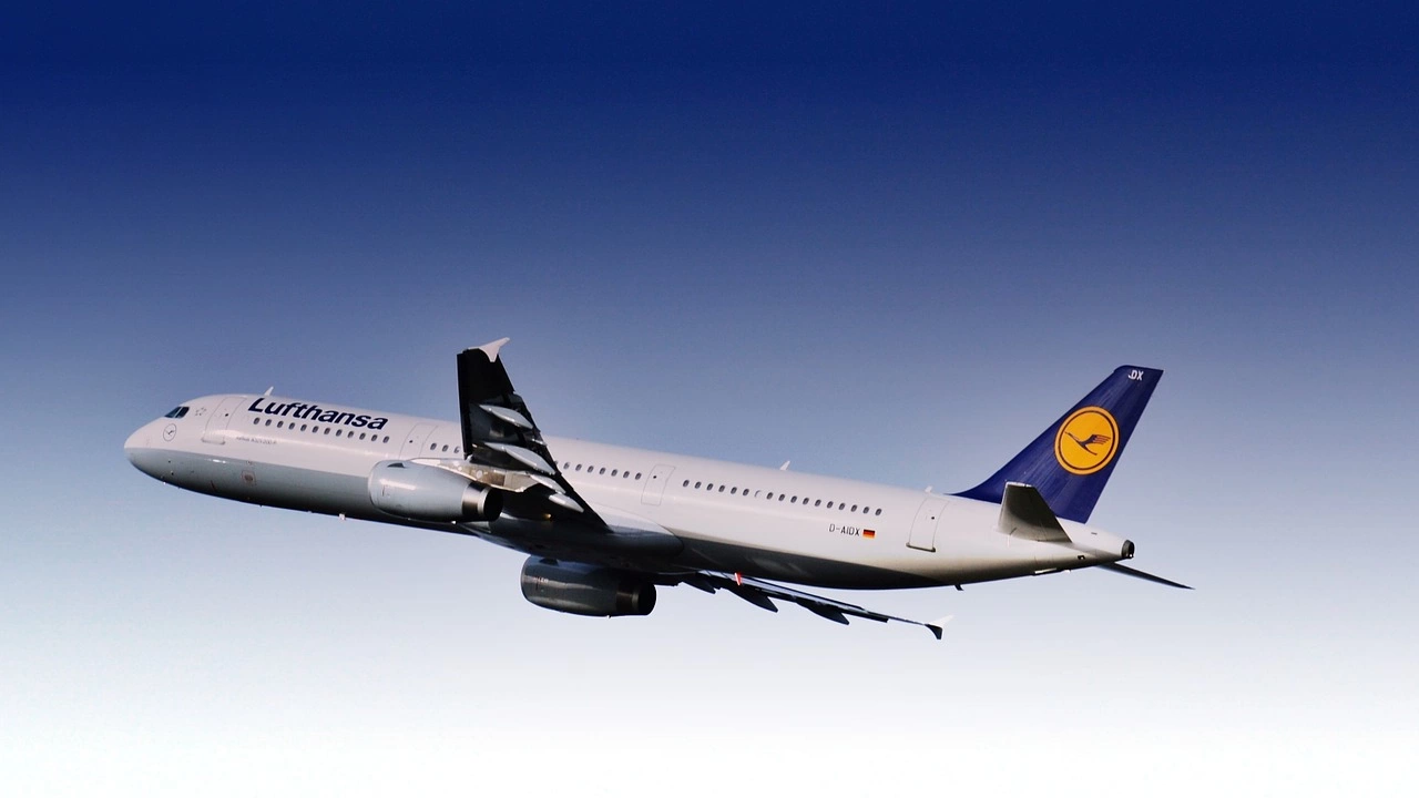 Германската авиокомпания Луфтханза Lufthansa  анулира почти всичките си полети за и