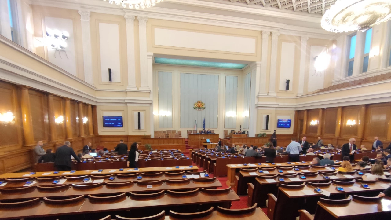 Парламентът прие на първо четене промени в Търговския закон със