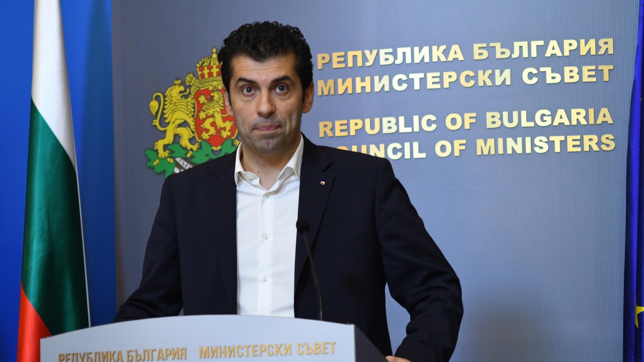 Кабинетът „Петков” предава властта на служебното правителство