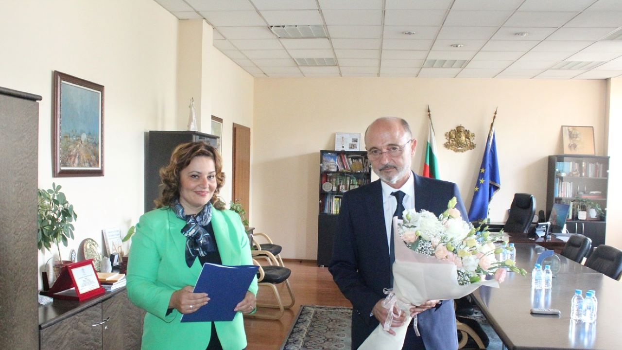Служебният министър на здравеопазването д-р Асен Меджидиев прие поста от проф. Асена Сербезова