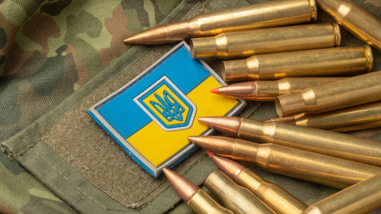Очаква се уволнен шеф на "Кинтекс" да покаже документи за оръжеен износ за Украйна