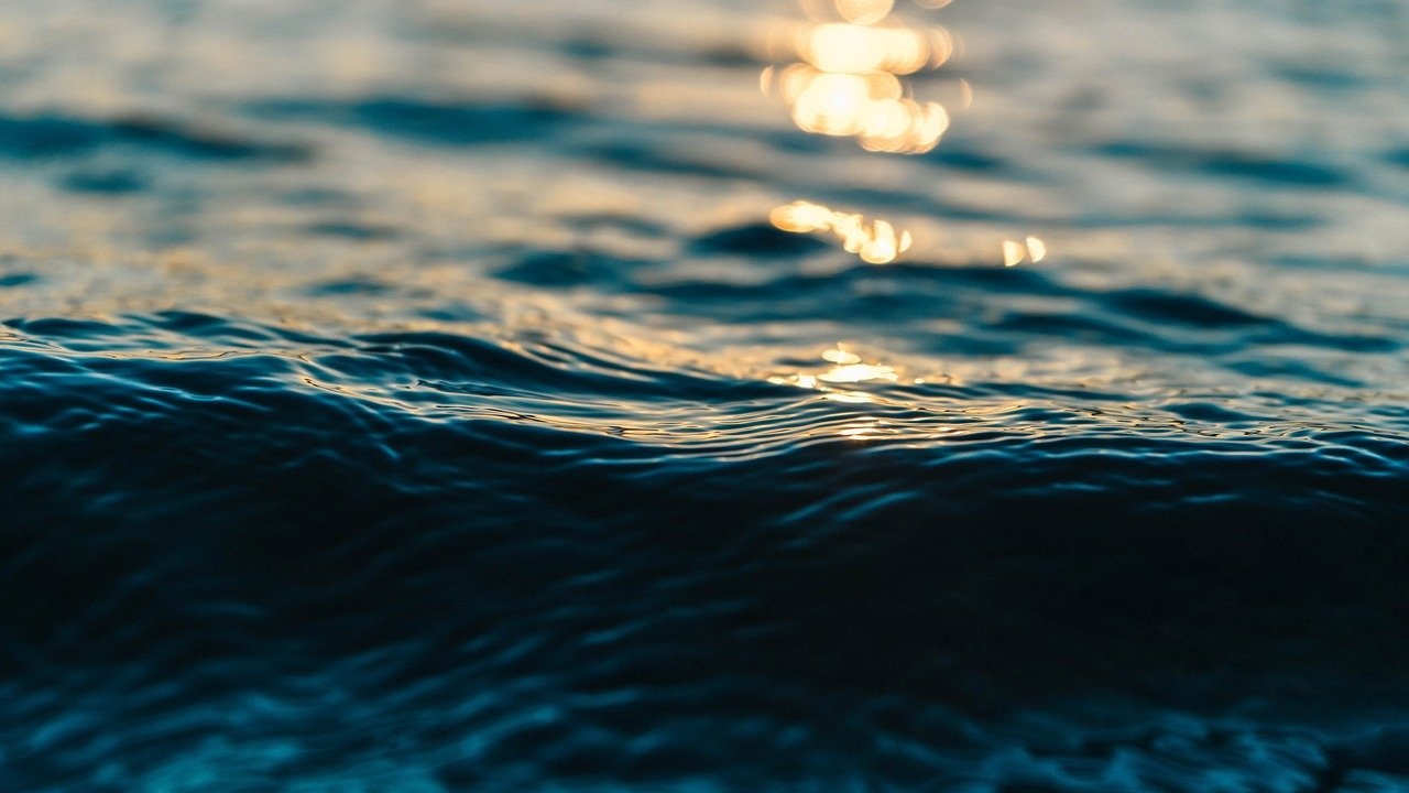 Млади мъже се удавиха за броени минути на плажа в Ахтопол
