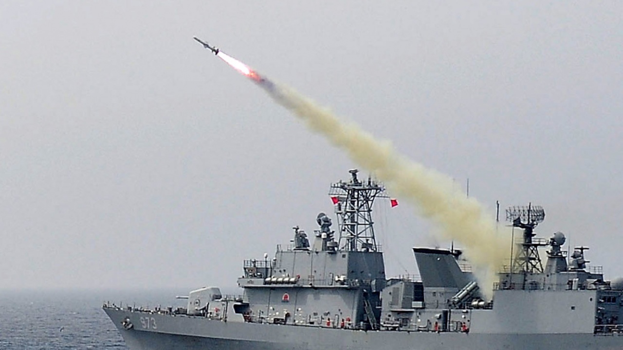 Китай изстреля ракети в посока на Тайван