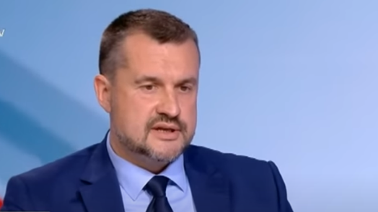 Калоян Методиев: В България в момента тече квази-военна операция по овладяване на държавата
