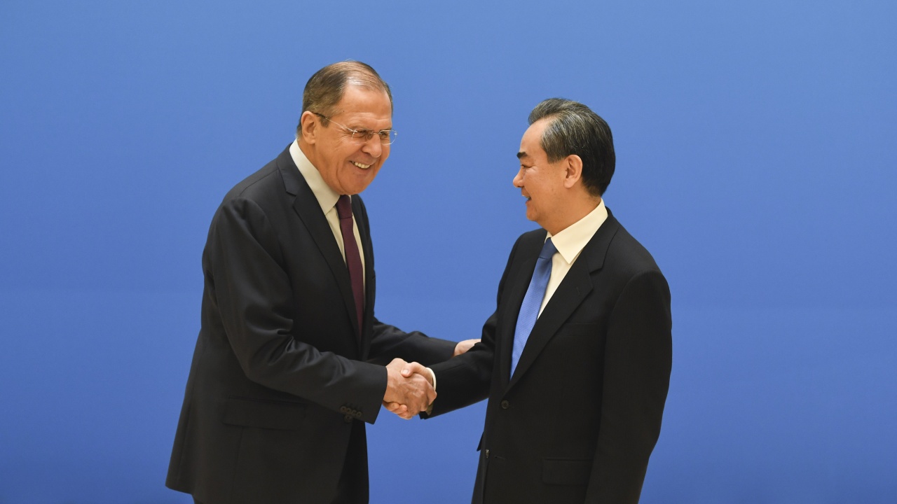 Външните министри на Китай и Русия напуснаха залата по време на речта на японския им колега