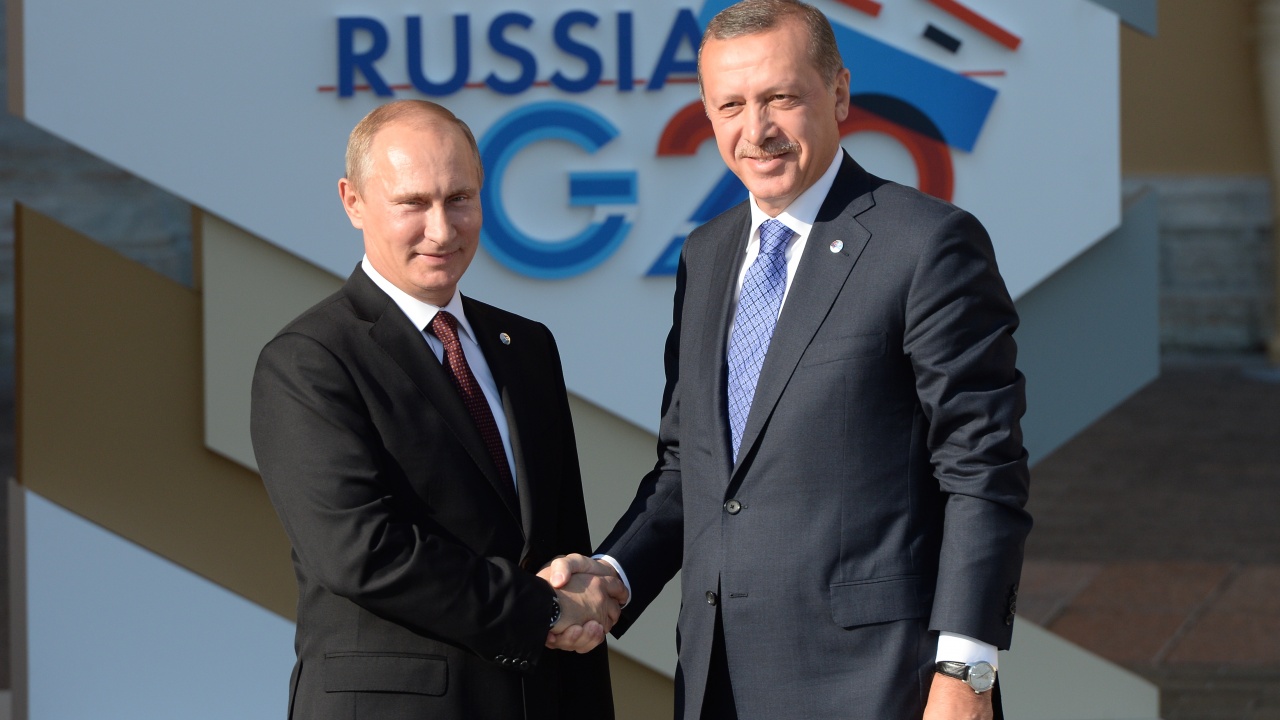 Владимир Путин демонстрира близост с Реджеп Ердоган по символичен начин