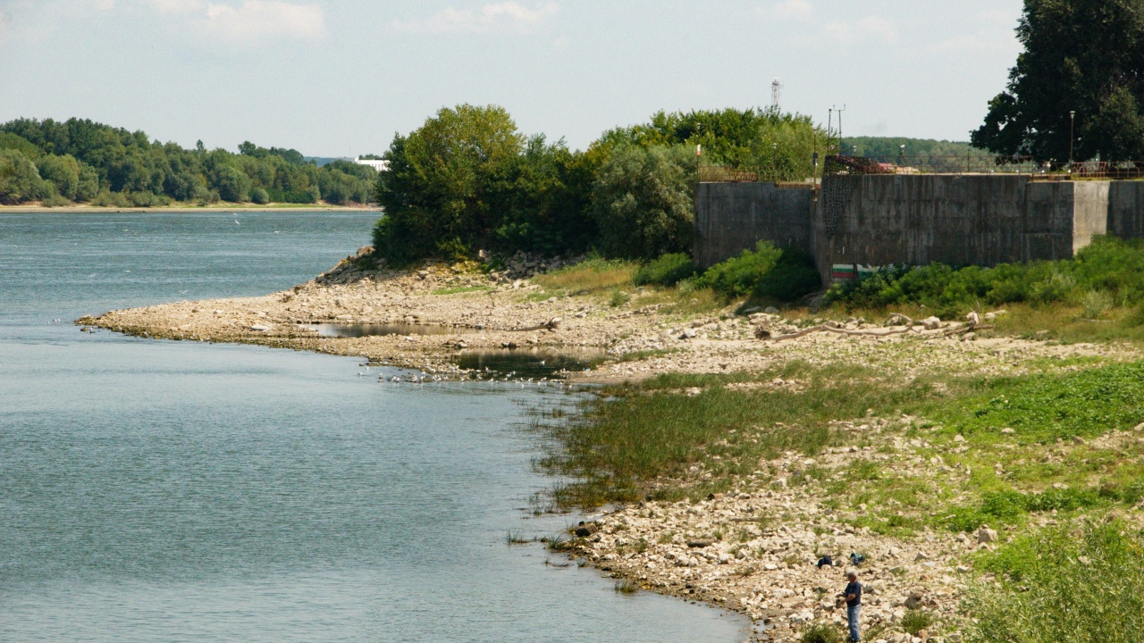 Критично ниско е нивото на р. Дунав