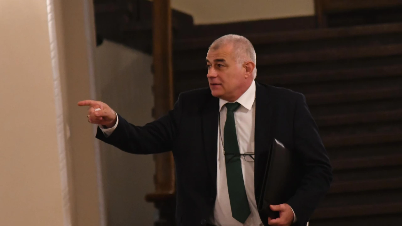 В последния си ден като социален министър специално за  България сутрин  говори    Доволен