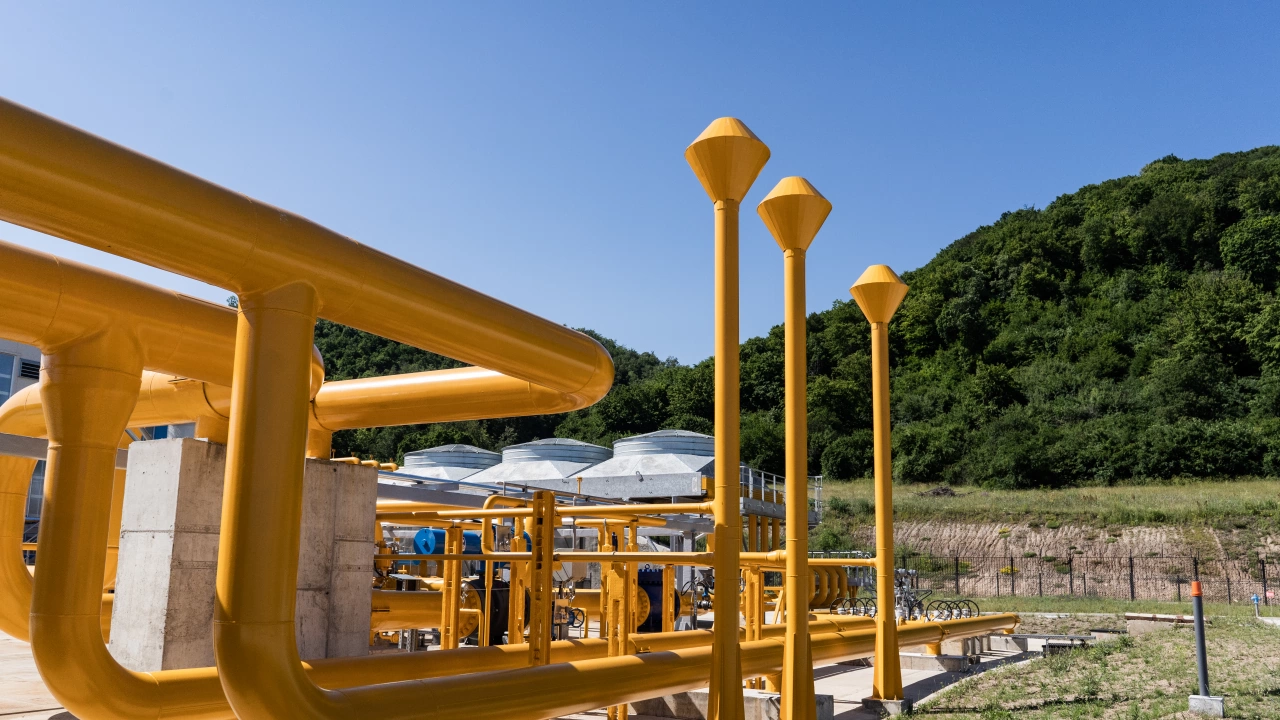 Газпром подава природен газ за Европа транзитно през Украйна в