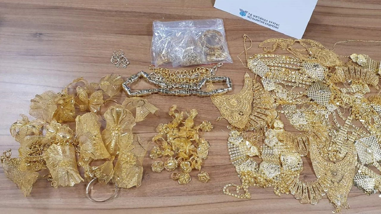 Пореден опит за нелегално пренасяне на златни накити предотвратиха митническите служители