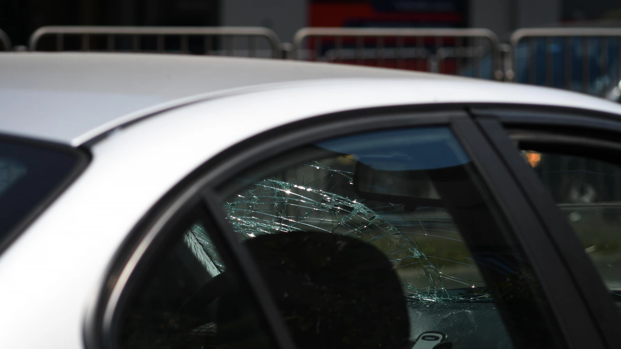 Два леки автомобила и мотоциклетист катастрофираха на бул Велики Преслав