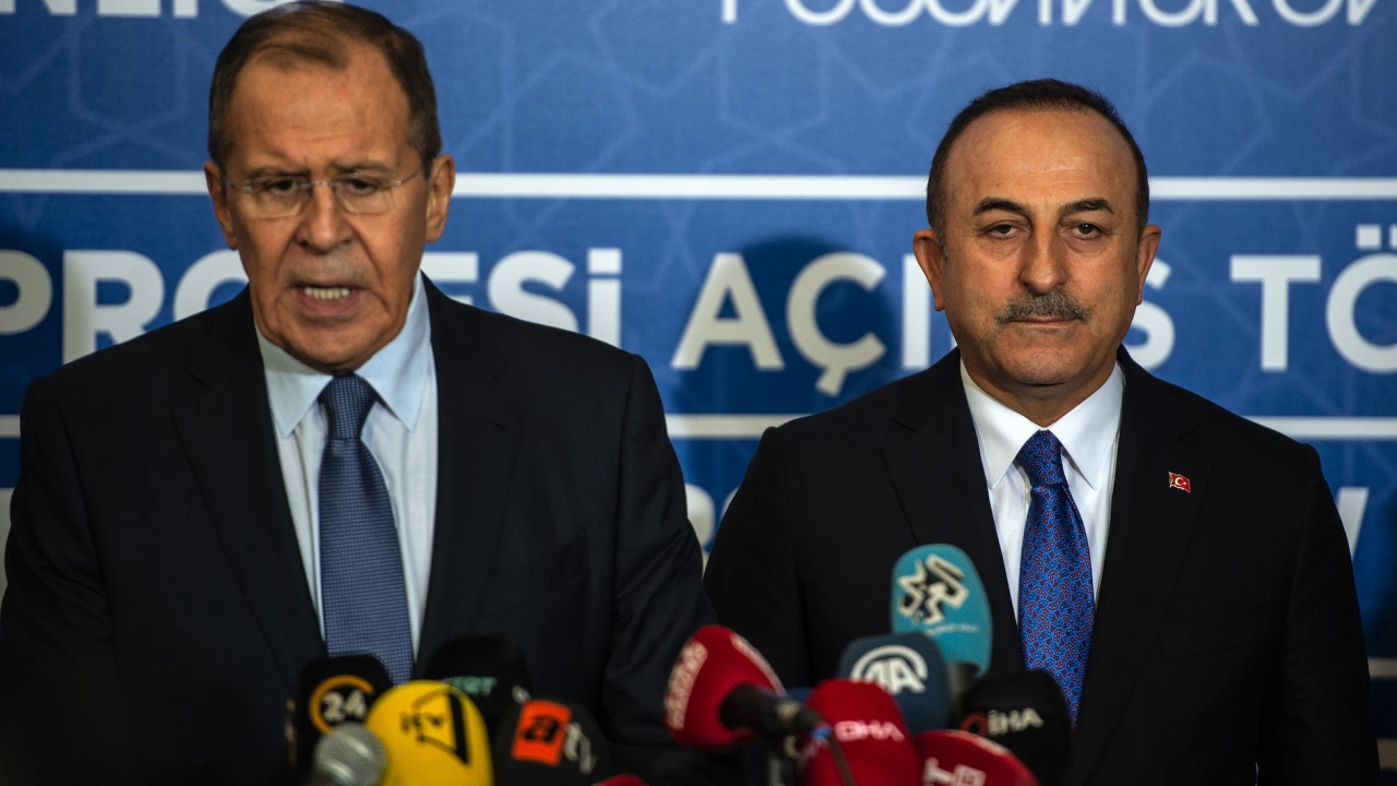 Външните министри на Турция и Русия Мевлют Чавушоглу и се