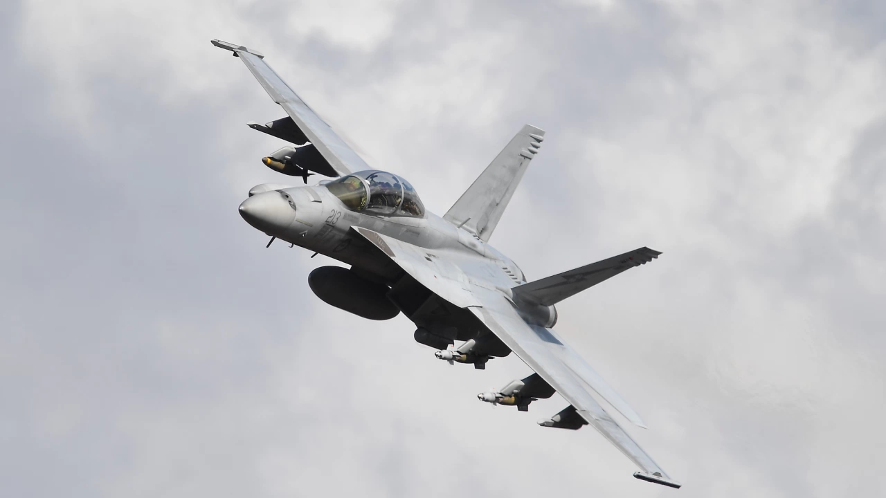 Изтребителите и разузнавателните самолети на НАТО започват да кръжат денонощно