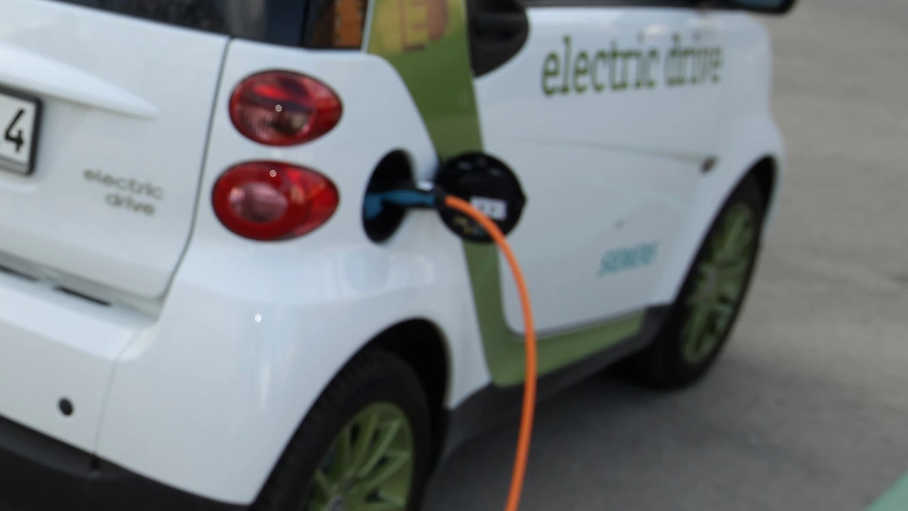 Първата зарядна станция за електрически автомобили WINK CHARGING е монтирана