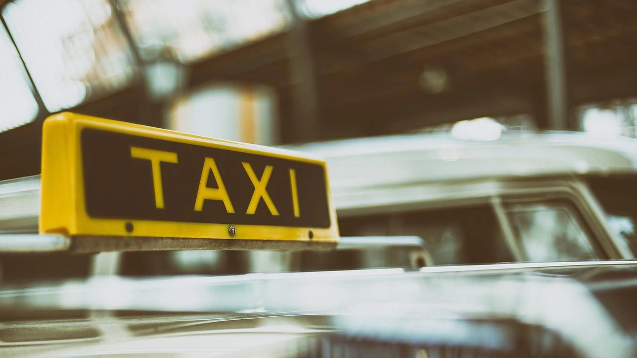 Водач на таксиметров автомобил е загинал след като е самокатастрофирал