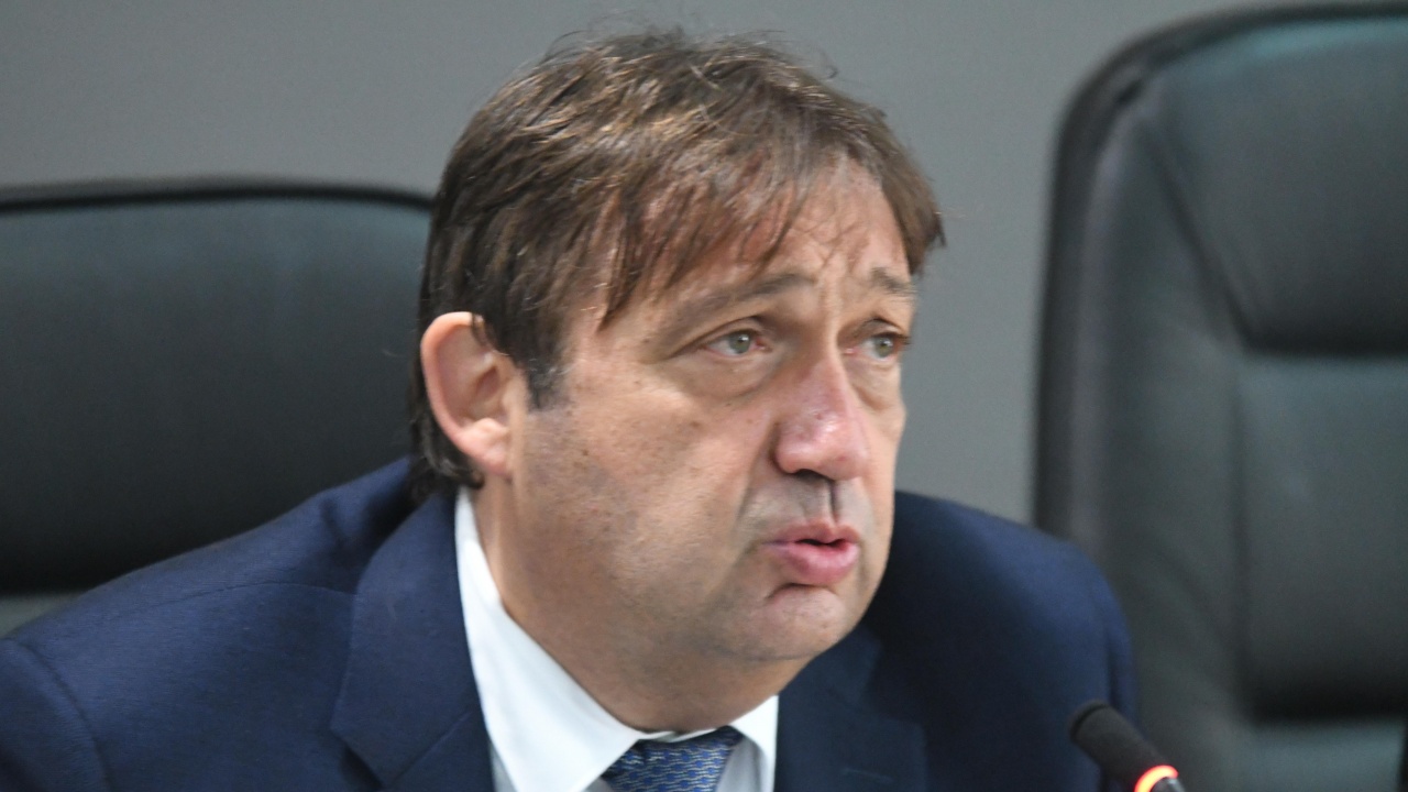 Министърът на регионалното развитие Иван Шишков уволни шефа на ДНСК