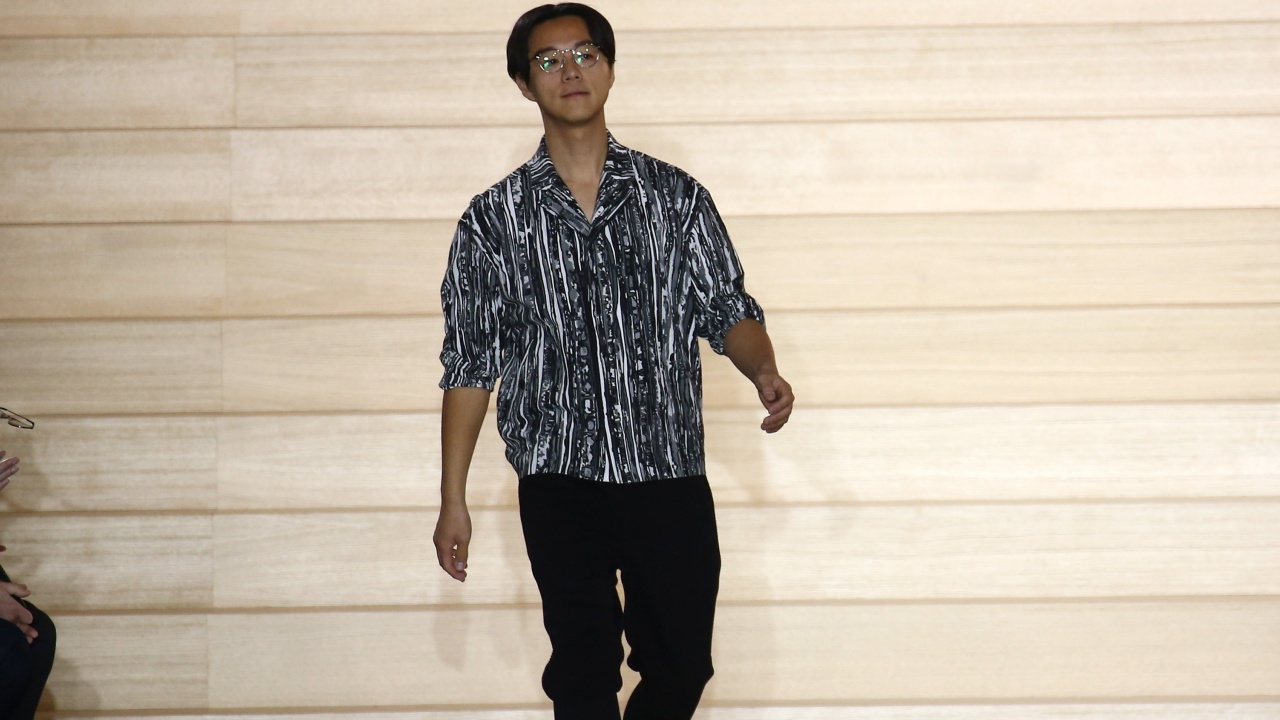 Японският моден дизайнер Исей Мияке, чиято кариера бележи модата повече от половин век, е