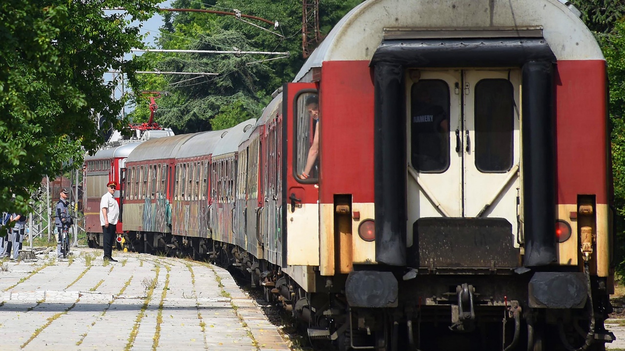 БДЖ пуска два допълнителни влака София - Бургас всеки уикенд до края на летния сезон