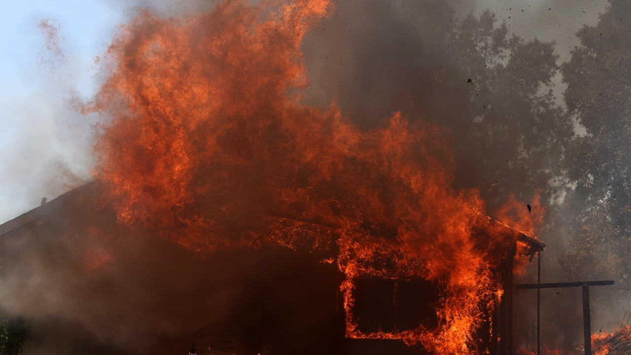 Пожар избухна в руски град. В Украйна: Пак фас