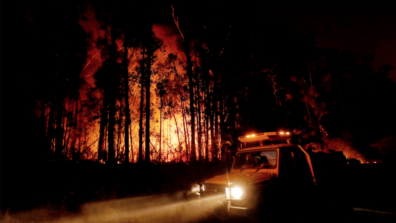 Два големи горски пожара се разразиха днес в окръг Маниса,