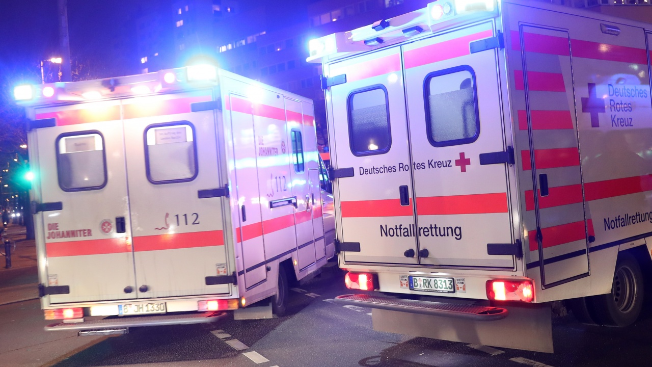 Две влакчета се сблъскаха в германски увеселителен парк. 34-ма души пострадаха