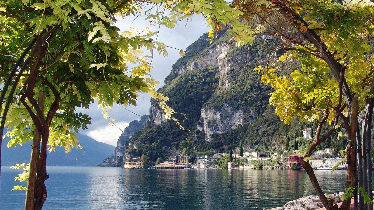 Заради сушата езерото Гарда в Италия се сви до рекордни нива