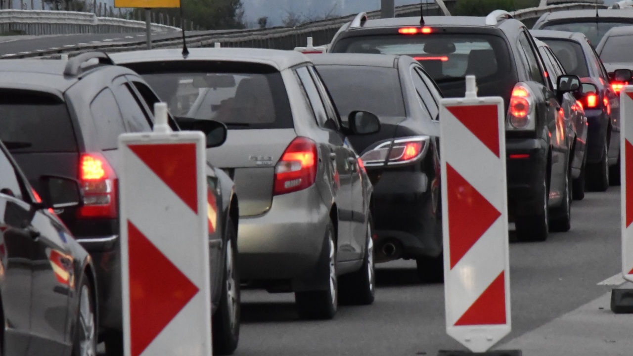 Заради катастрофа временно се ограничава движението на моторни превозни средства над 12 т по пътя Видин - Монтана