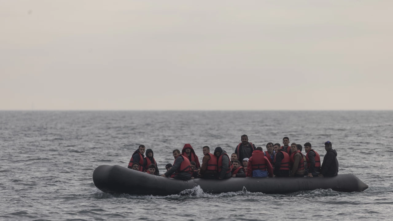 Шестима мигранти са открити мъртви в морето а други са