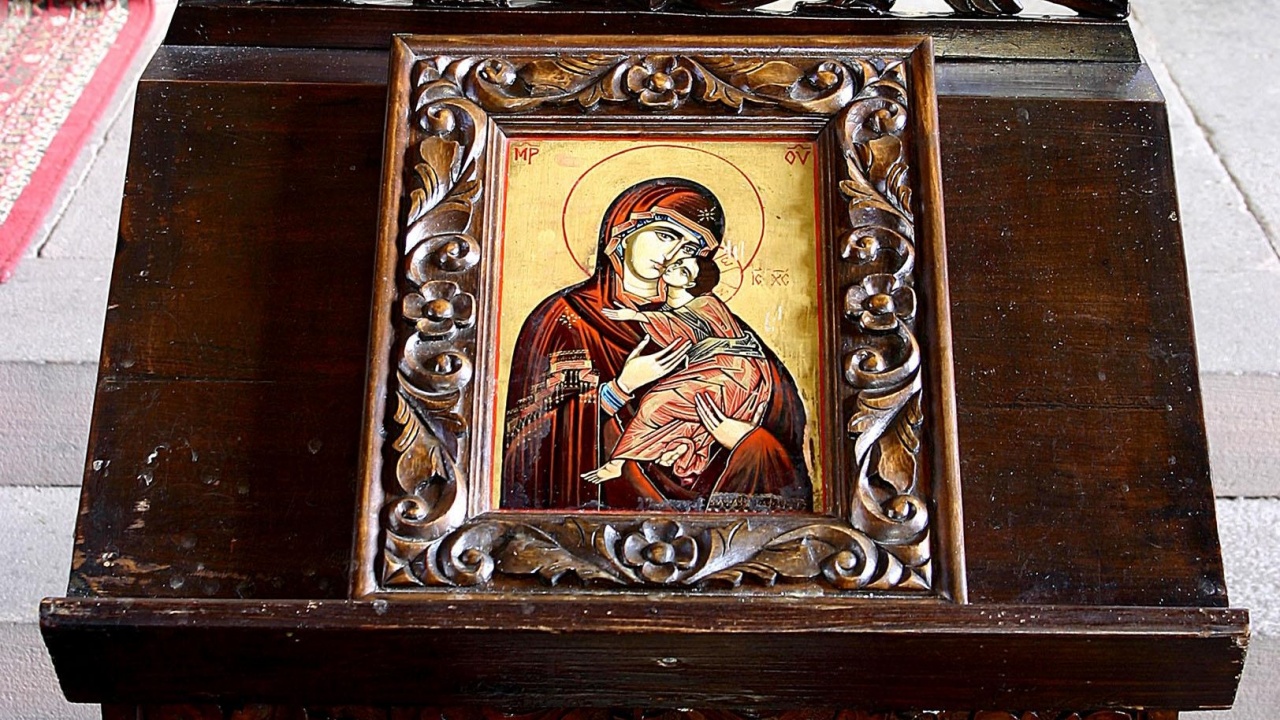 Православната църква чества Успение на Пресвета Богородица