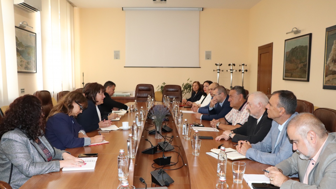 Министърът на финансите проведе среща с представители на Камарата на строителите в България