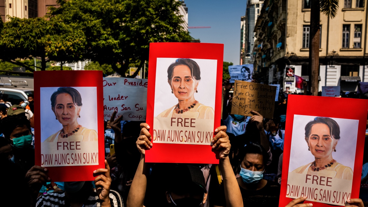 Аун Сан Су Чжи бе осъдена на още шест години затвор по дела за корупция
