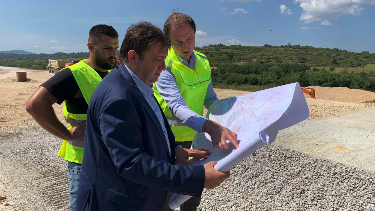 Регионалният министър Шишков инспектира строежа на АМ "Хемус"