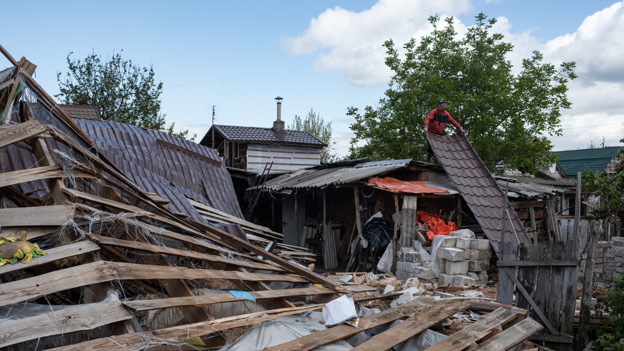 Петима души загинаха при срутване на сграда в град Лисичанск