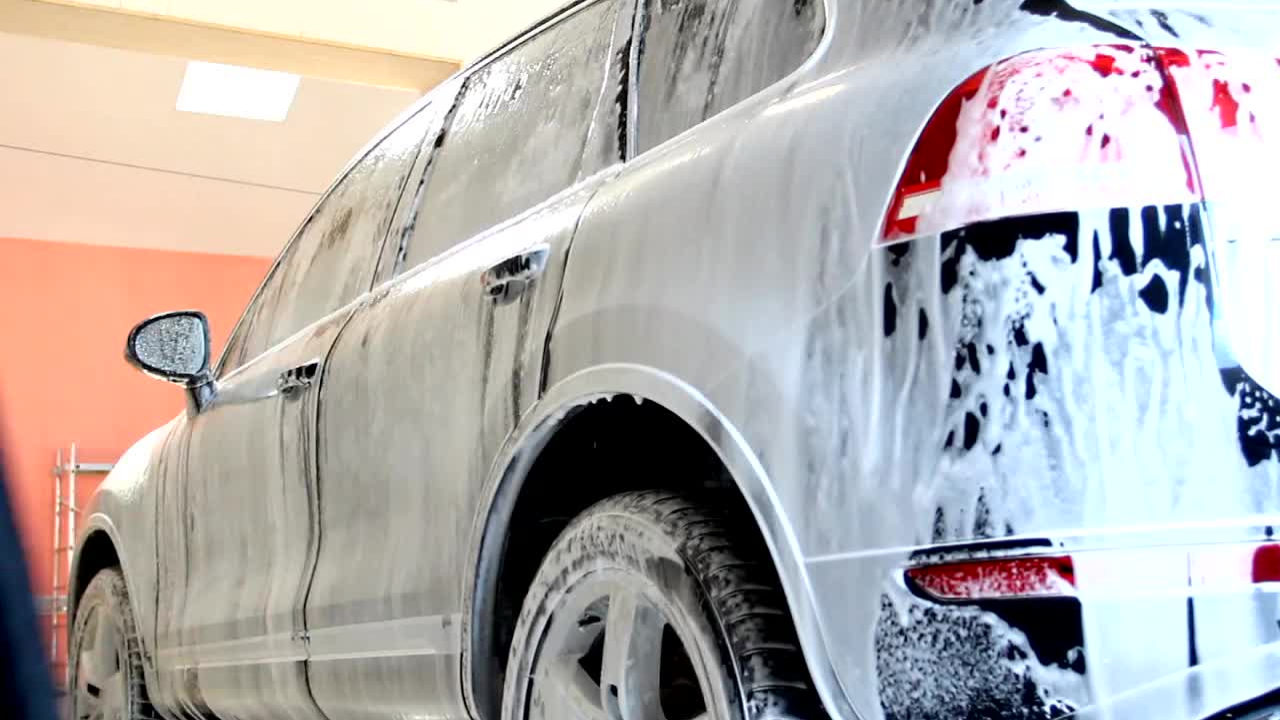 Пестене на вода: Забраниха миенето на автомобили и поливането на трева в Болярово