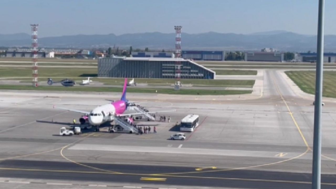 Хеликоптерите, които ще транспортират сръбските деца, кацнаха на летище София