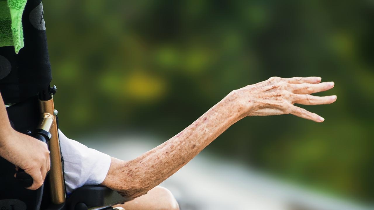 Старчески домове крият покойници, за да им вземат пенсията
